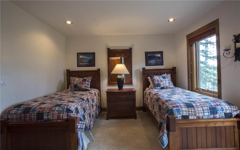 Sundance Grand Overlook Telluride Room photo
